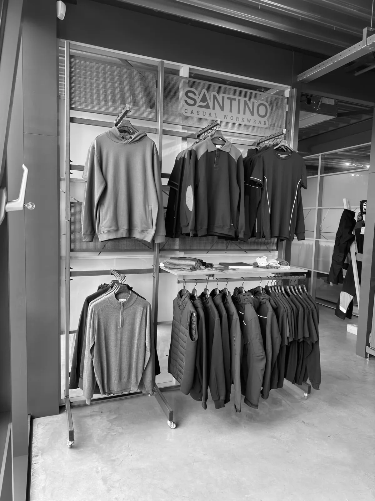 Santino casual workwear in de showroom