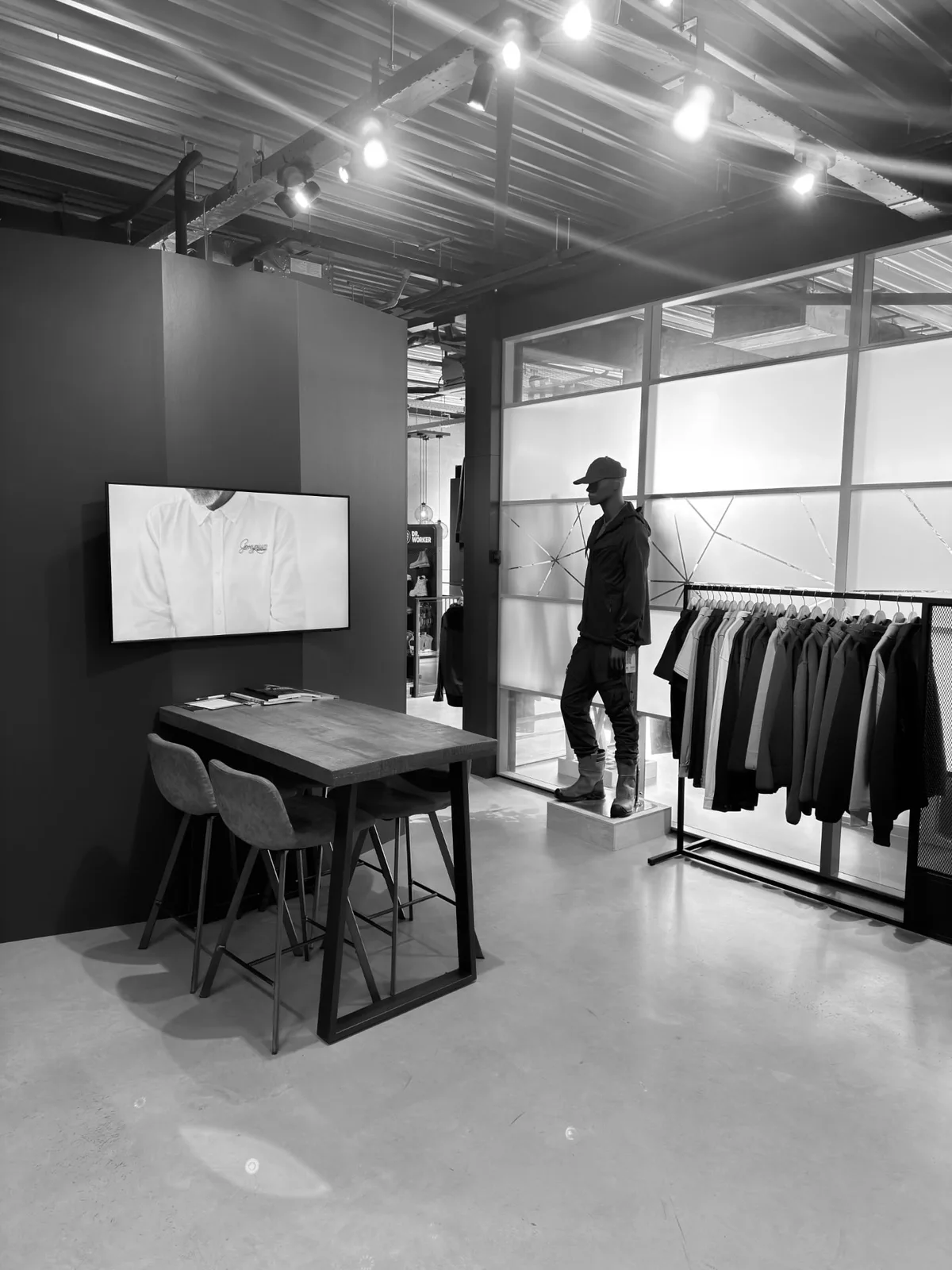 Overzicht van de showroom in Panningen