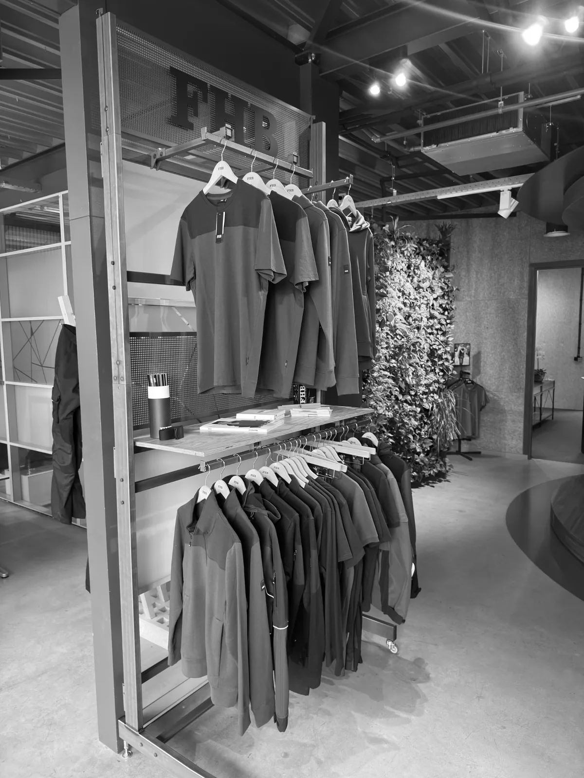 FHB werkkleding in de showroom